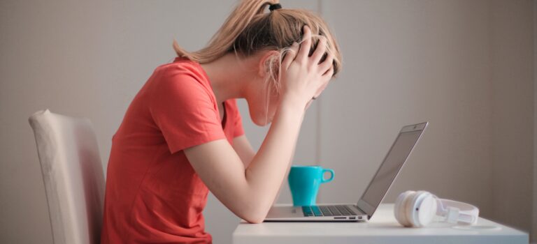 Le burn-out et le stress au travail : une réalité complexe à comprendre Le burn-out et le stress au travail : une réalité complexe à comprendre